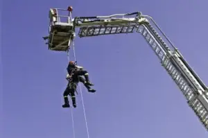 Formación sobre trabajo en altura y espacios confinados.