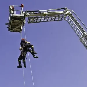 Formación sobre trabajo en altura y espacios confinados.